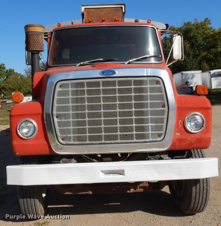 image for item HN9352 1974 Ford 8000  grain truck