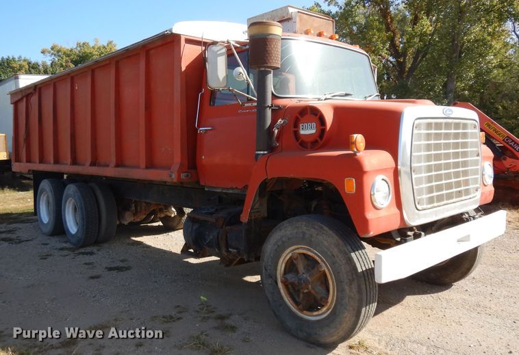 image for item HN9352 1974 Ford 8000  grain truck