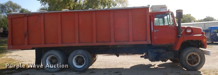 image for item HN9352 1974 Ford 8000  grain truck