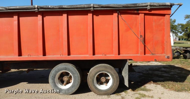 image for item HN9352 1974 Ford 8000  grain truck