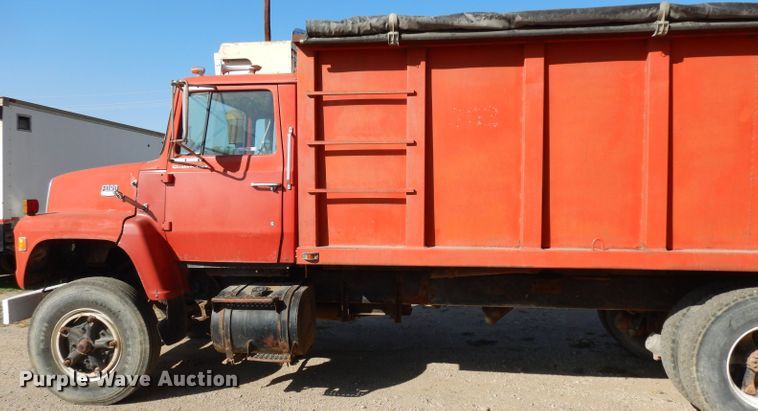 image for item HN9352 1974 Ford 8000  grain truck
