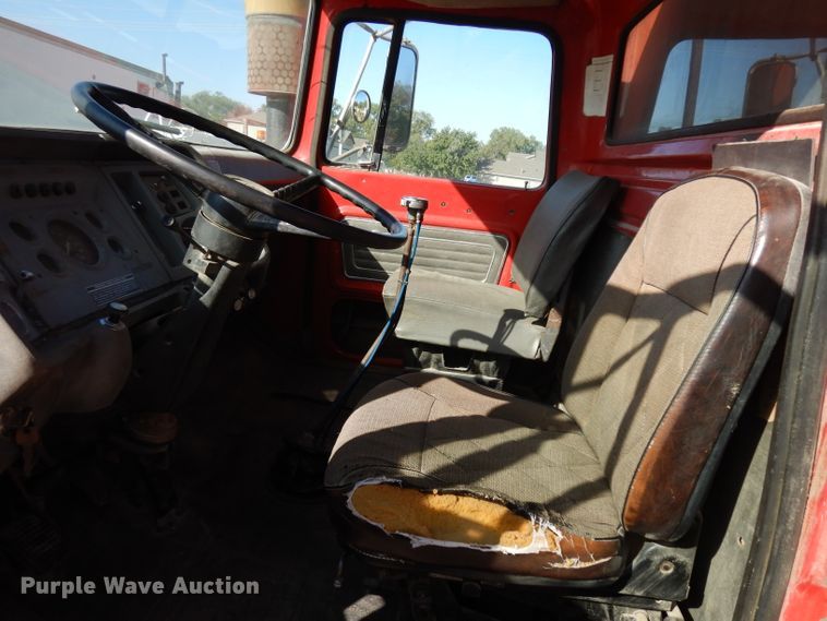 image for item HN9352 1974 Ford 8000  grain truck