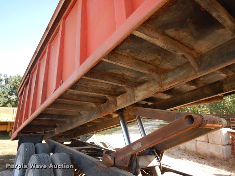 image for item HN9352 1974 Ford 8000  grain truck