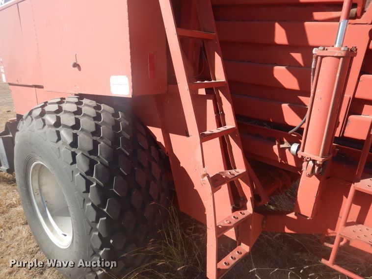 image for item HO9206 1989 Case IH 8580  large square baler