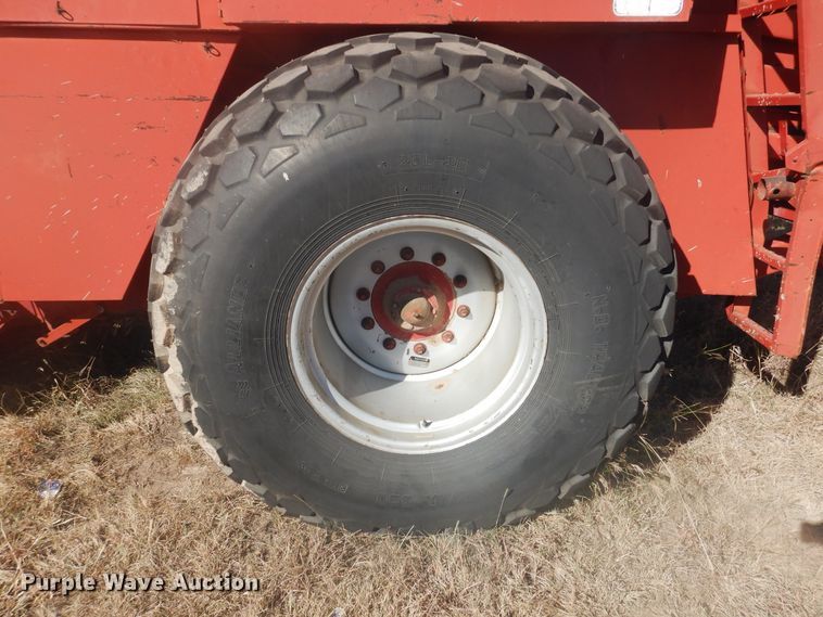 image for item HO9206 1989 Case IH 8580  large square baler