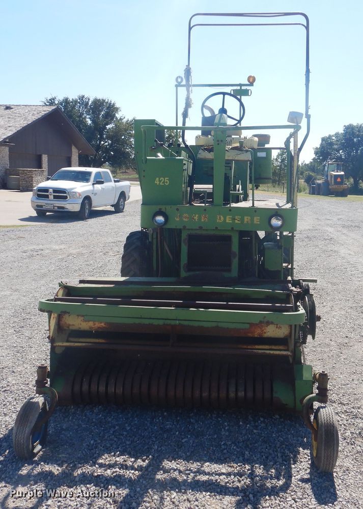 image for item HO9242 John Deere 425 hay cuber