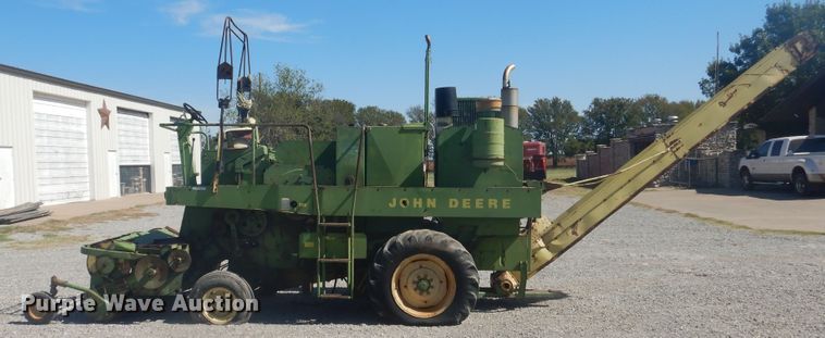 image for item HO9242 John Deere 425 hay cuber