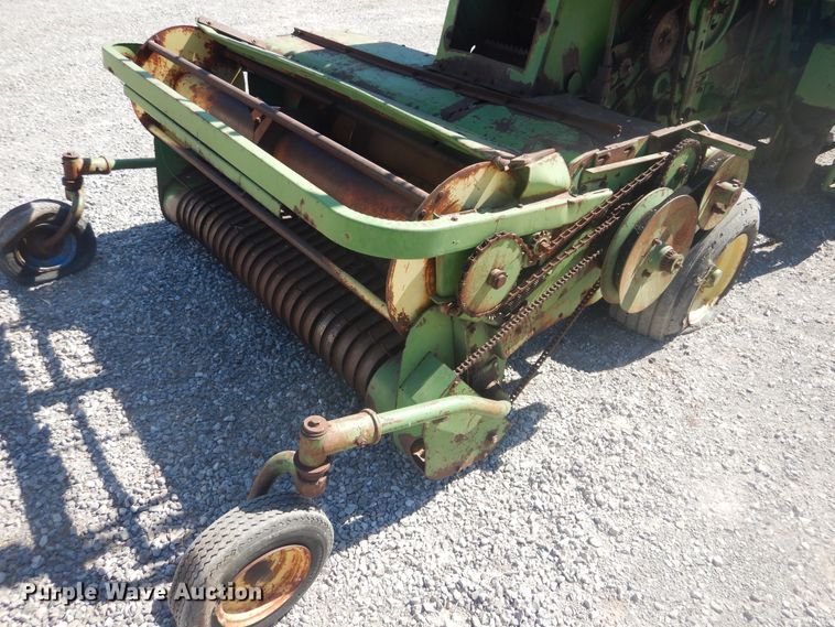 image for item HO9242 John Deere 425 hay cuber