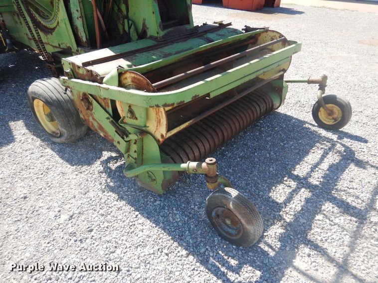 image for item HO9242 John Deere 425 hay cuber
