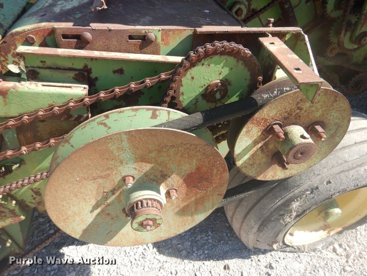 image for item HO9242 John Deere 425 hay cuber