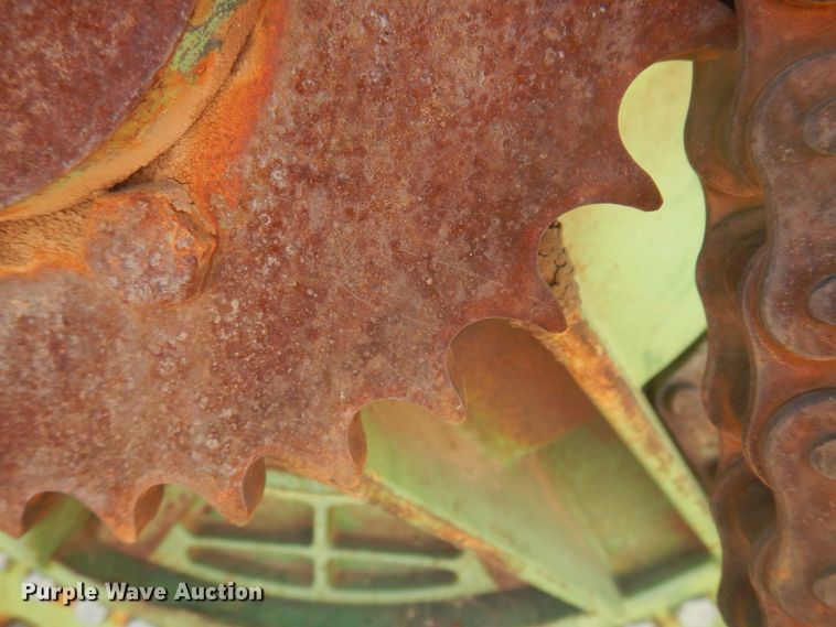 image for item HO9242 John Deere 425 hay cuber