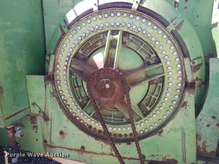 image for item HO9242 John Deere 425 hay cuber