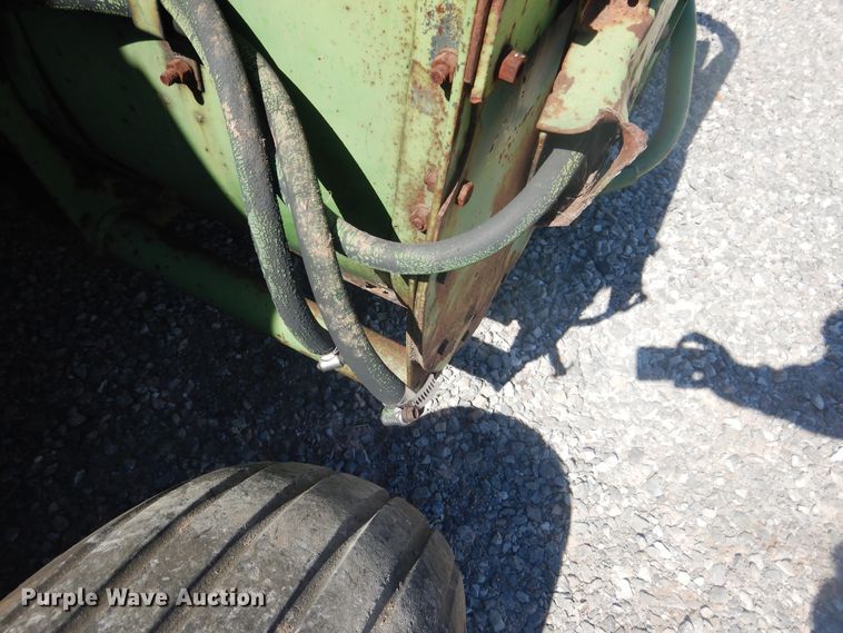 image for item HO9242 John Deere 425 hay cuber