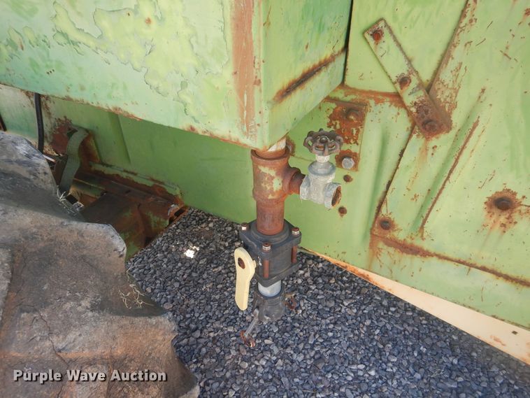 image for item HO9242 John Deere 425 hay cuber