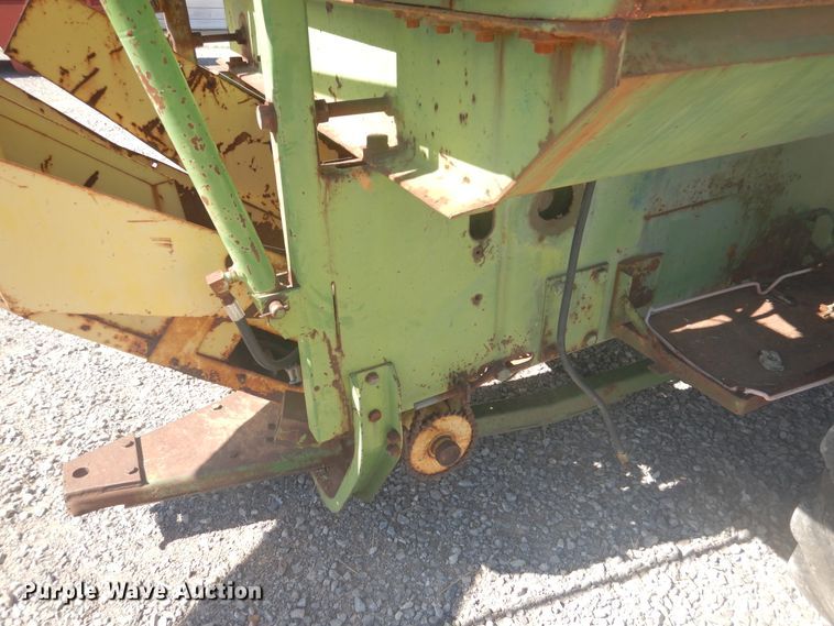 image for item HO9242 John Deere 425 hay cuber