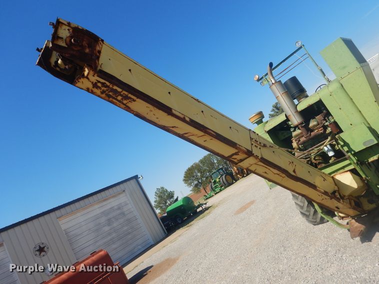 image for item HO9242 John Deere 425 hay cuber