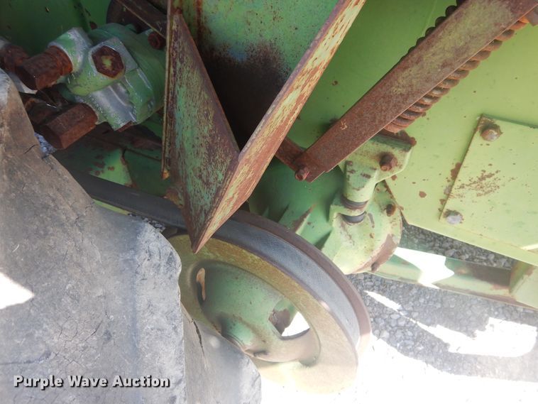 image for item HO9242 John Deere 425 hay cuber