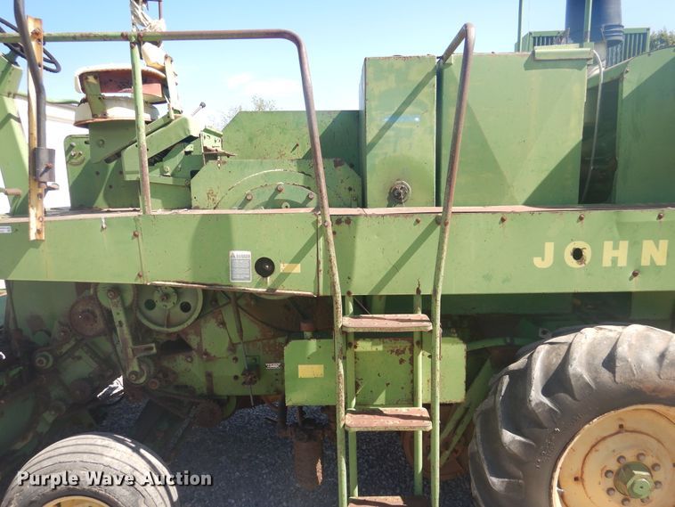 image for item HO9242 John Deere 425 hay cuber