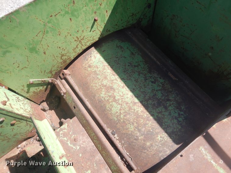 image for item HO9242 John Deere 425 hay cuber