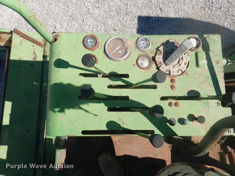 image for item HO9242 John Deere 425 hay cuber