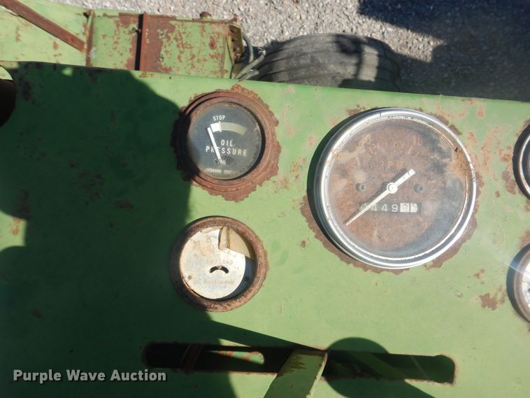 image for item HO9242 John Deere 425 hay cuber