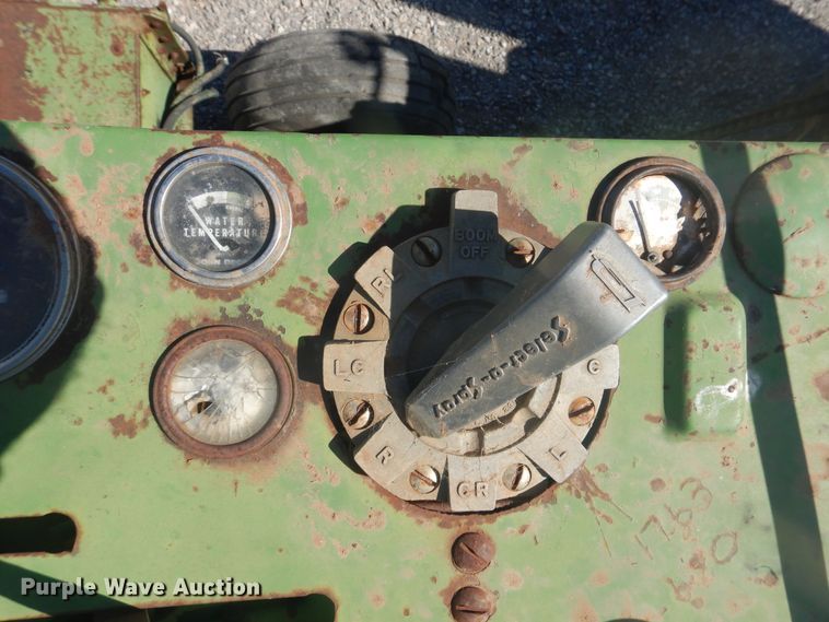 image for item HO9242 John Deere 425 hay cuber