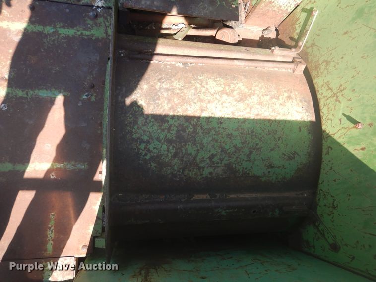 image for item HO9242 John Deere 425 hay cuber