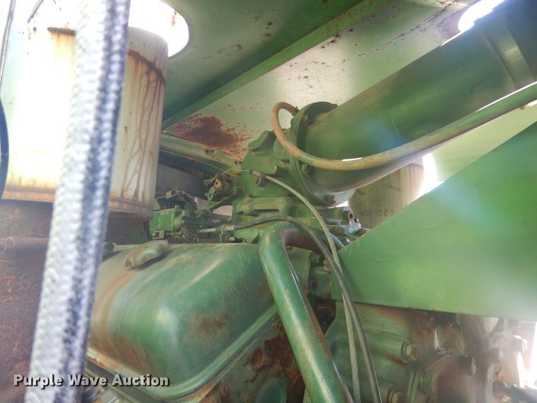 image for item HO9242 John Deere 425 hay cuber