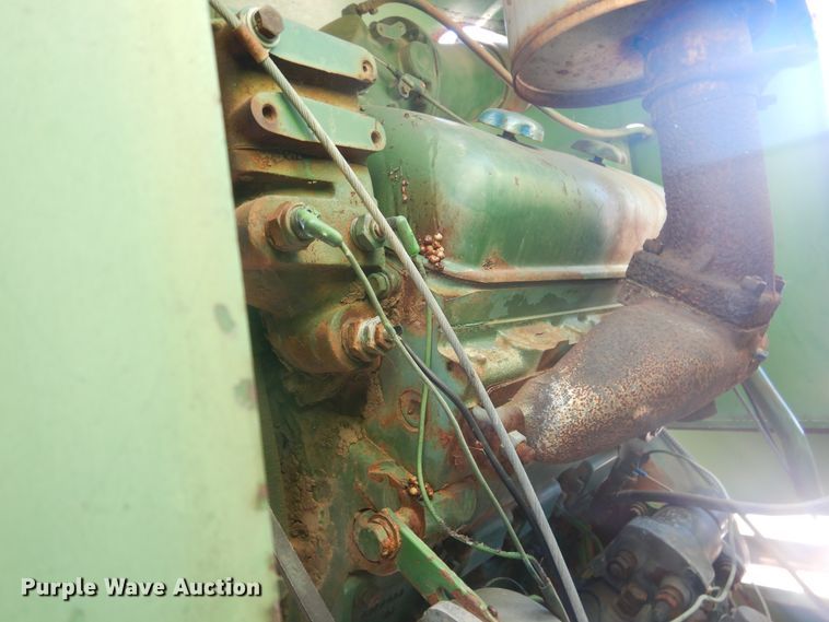 image for item HO9242 John Deere 425 hay cuber