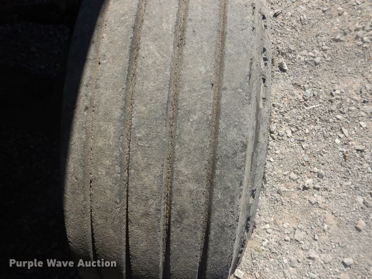 image for item HO9242 John Deere 425 hay cuber