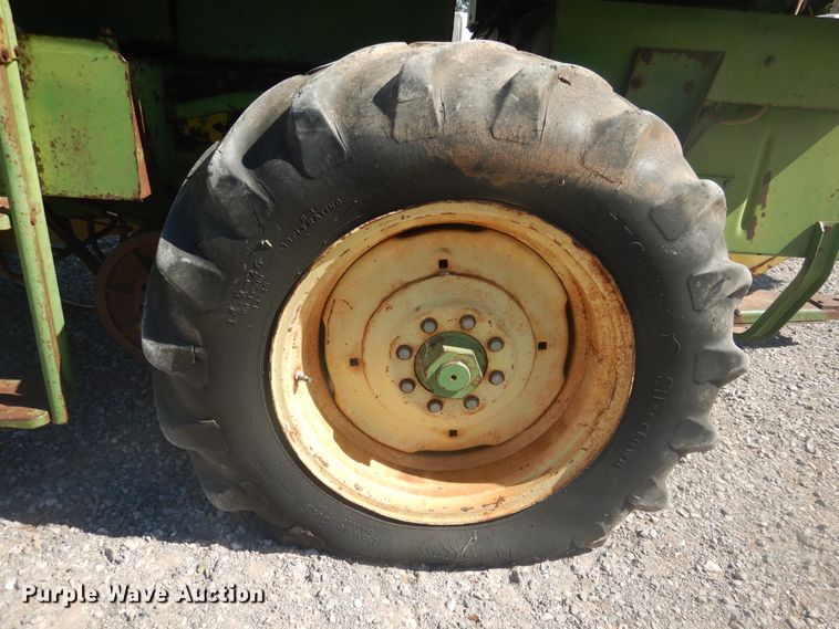 image for item HO9242 John Deere 425 hay cuber