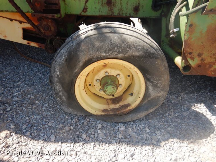 image for item HO9242 John Deere 425 hay cuber