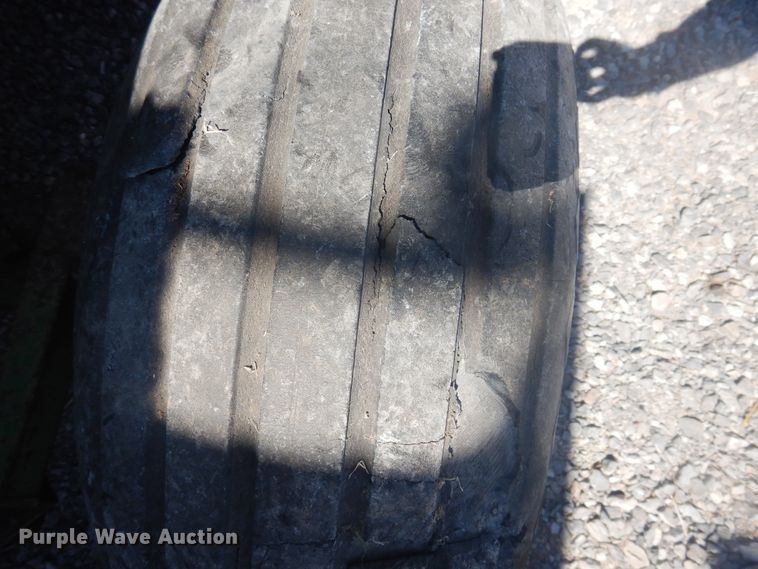 image for item HO9242 John Deere 425 hay cuber