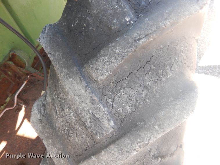 image for item HO9242 John Deere 425 hay cuber