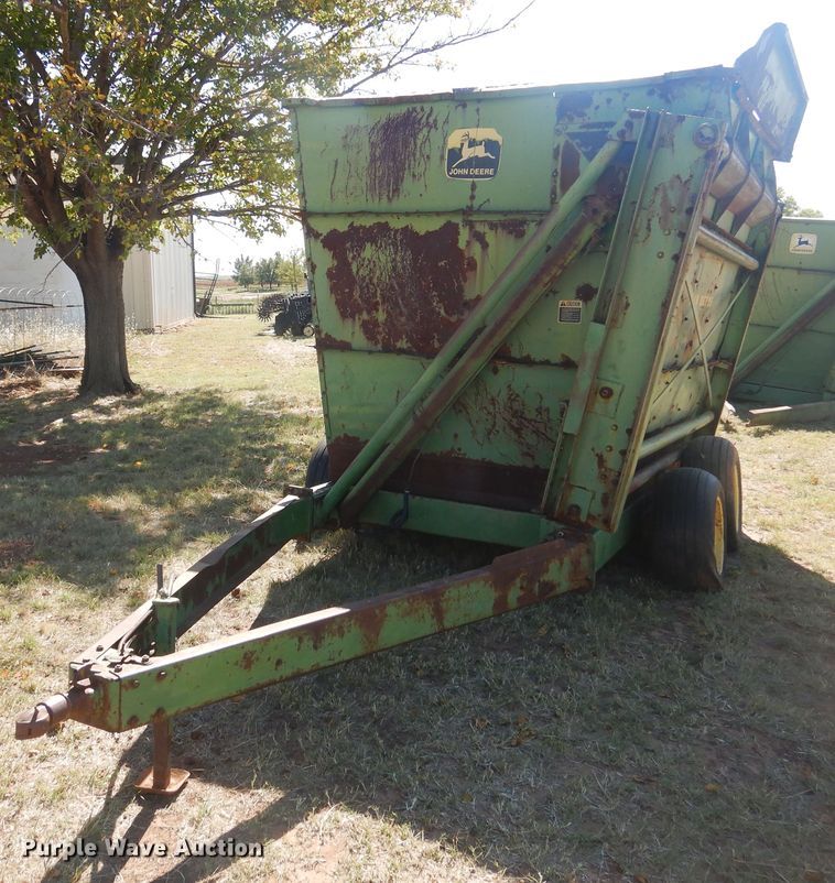 image for item HO9242 John Deere 425 hay cuber