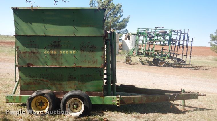 image for item HO9242 John Deere 425 hay cuber