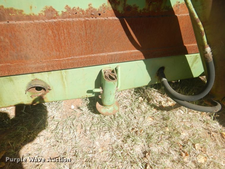 image for item HO9242 John Deere 425 hay cuber