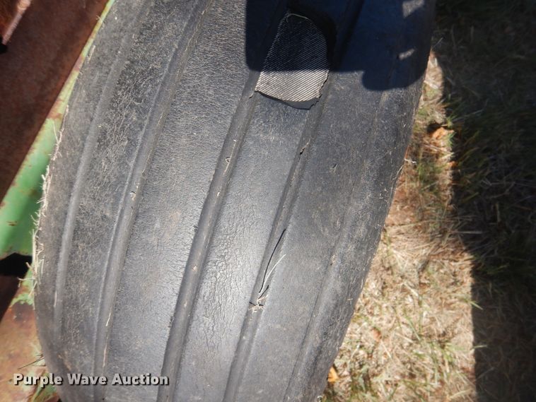 image for item HO9242 John Deere 425 hay cuber