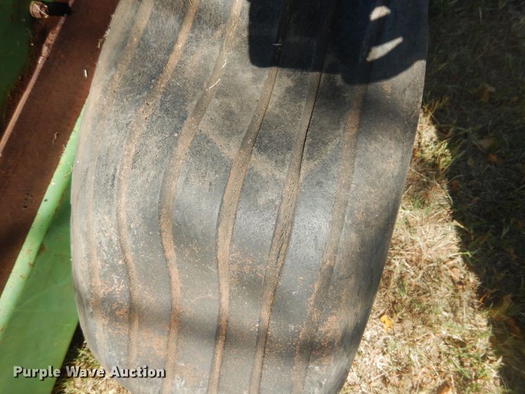 image for item HO9242 John Deere 425 hay cuber