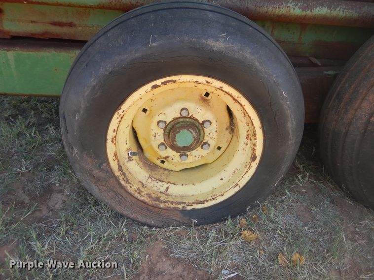 image for item HO9242 John Deere 425 hay cuber