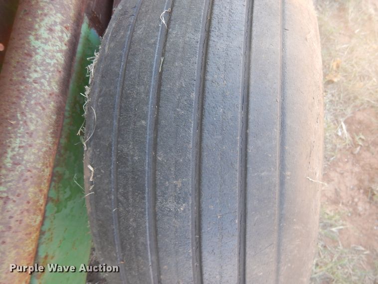 image for item HO9242 John Deere 425 hay cuber