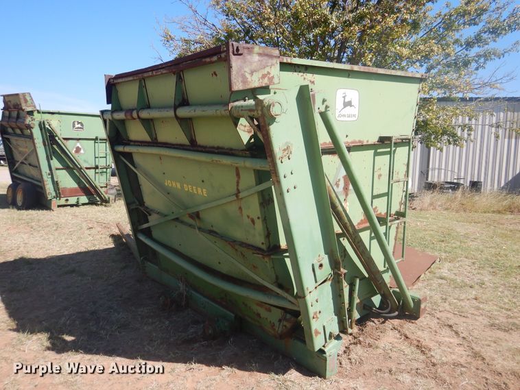 image for item HO9242 John Deere 425 hay cuber