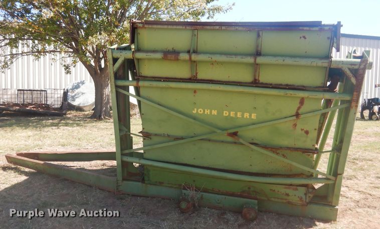 image for item HO9242 John Deere 425 hay cuber