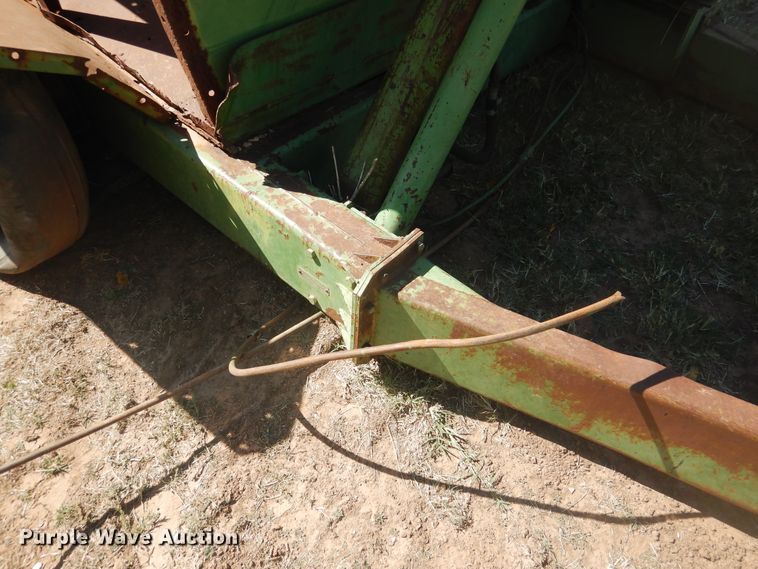 image for item HO9242 John Deere 425 hay cuber