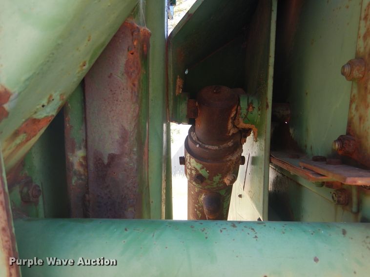 image for item HO9242 John Deere 425 hay cuber