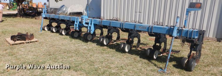 image for item HO9243 Kinze 1500 row crop cultivator