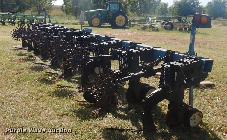 image for item HO9243 Kinze 1500 row crop cultivator