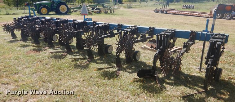 image for item HO9243 Kinze 1500 row crop cultivator