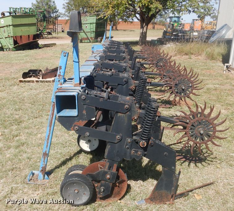 image for item HO9243 Kinze 1500 row crop cultivator