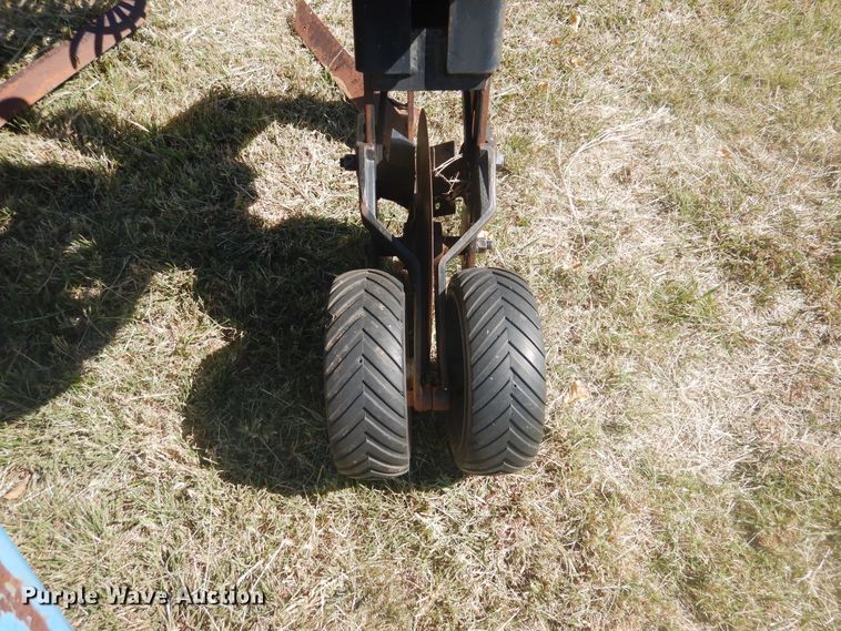 image for item HO9243 Kinze 1500 row crop cultivator